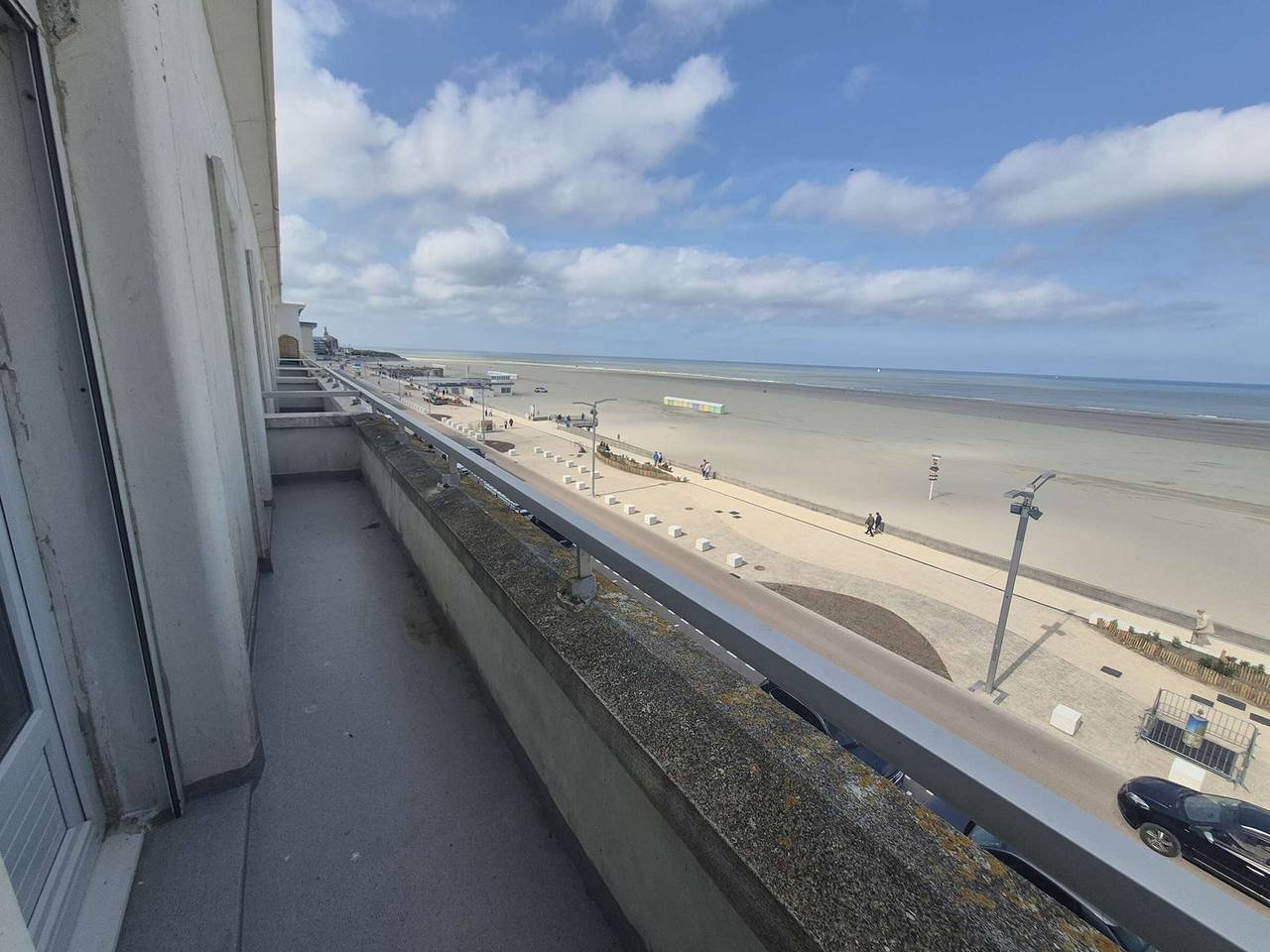 Entire apartment, Renovated seafront apartment with balcony & parking in Berck-Plage in Berck Plage, Berck