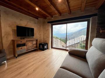Location de vacances pour 8 personnes, avec vue et balcon à Rialp