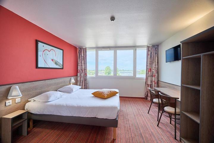 Hôtel pour 4 personnes, avec terrasse à Saint-Contest - 2