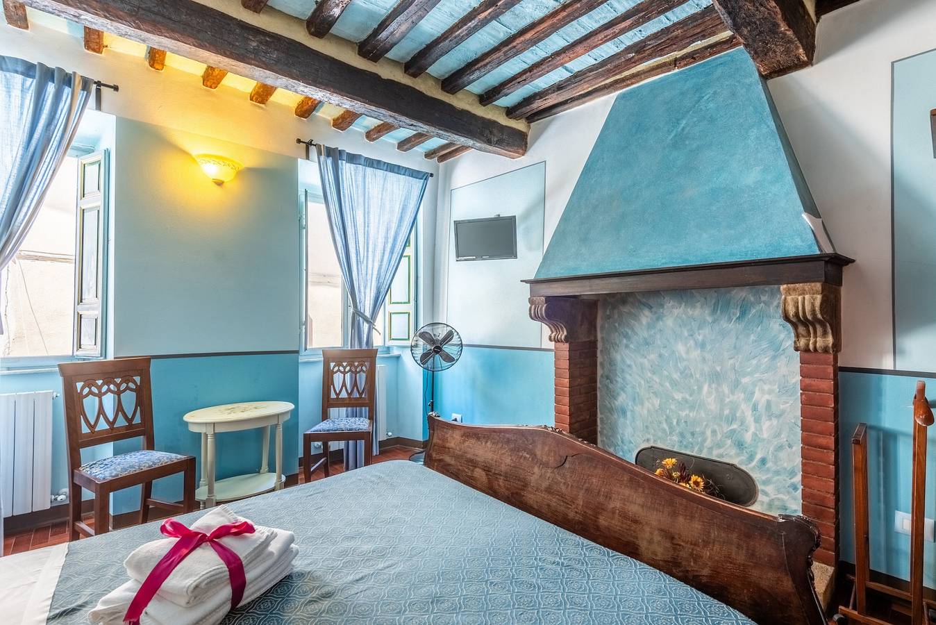 Zimmer 'Camera Blu' mit gemeinsamer Terrasse und Wi-Fi in Montalcino, Orciatal