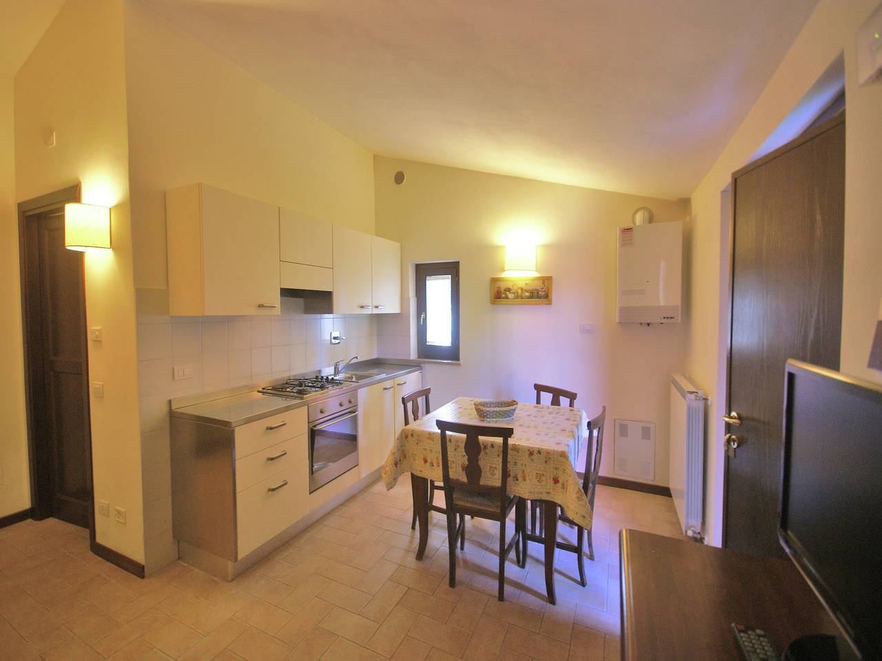 Entire apartment, Holiday Home in Spello with Pool & Bbq in Foligno, Perugia Province
