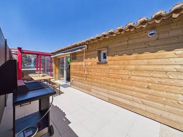 Location de vacances pour 4 personnes, avec Jacuzzi et Terrasse ainsi que Jardin et Piscine dans Les Paluds de Noves - 2