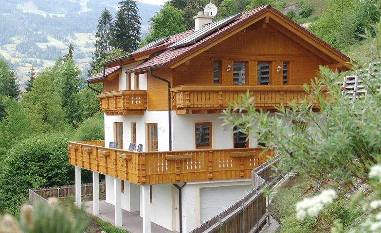 Ferienhaus für 16 Personen, mit Balkon und Terrasse sowie Garten und Sauna in Hainzenberg