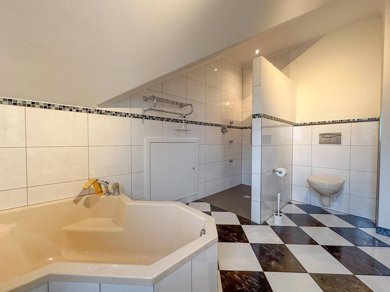 Rust en ruimte in dit gezellige huis met spa-bad, foto 15
