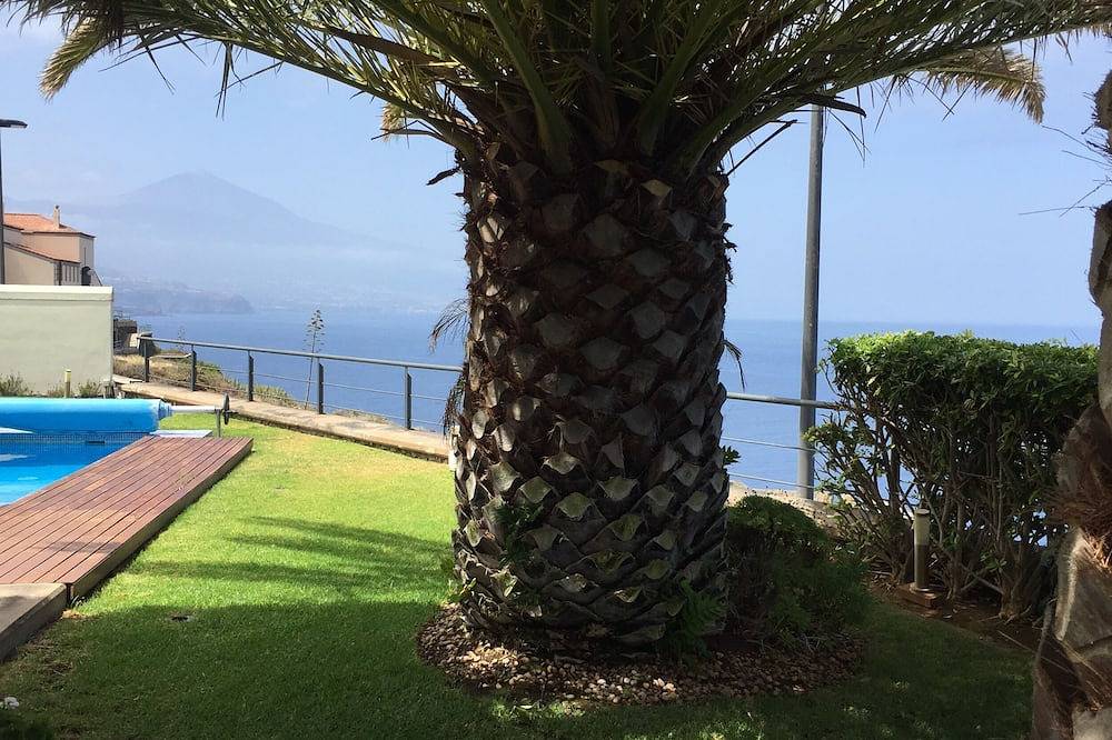 Maravilloso chalet con piscina climatizada en primera línea!!! in Juan Fernández, Tacoronte