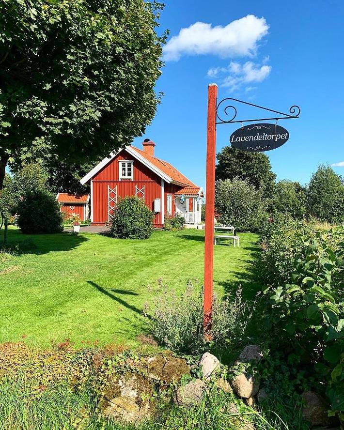 Bed and breakfast för 4 Personer, med Bubbelpool samt Terass och Trädgård och Bastu i Skövde