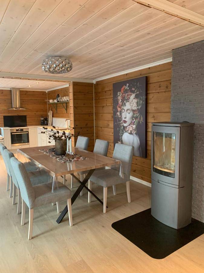 Ferienhaus für 8 Personen, mit Ausblick und Balkon sowie Seeblick in Stryn
