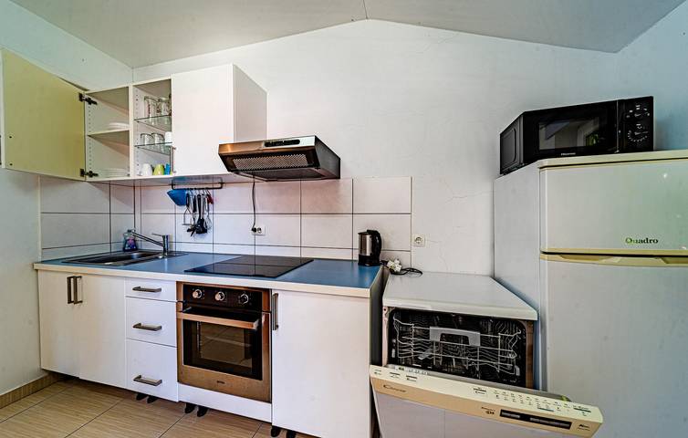 Ganze Ferienwohnung, Gemütliche Ferienwohnung mit Terrasse, WLAN und Parkplatz in der Nähe des Strandes Tri Žala in Viganj, Dubrovnik-Neretva