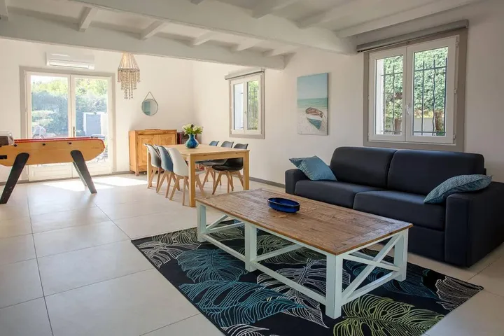 Apartamento de vacaciones para 4 personas, con jardín y piscina además de jacuzzi y terraza - 1