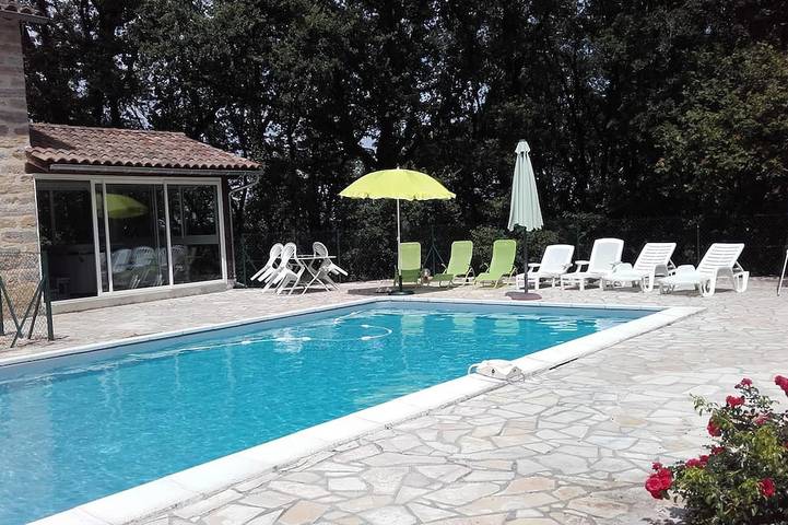 Location de vacances pour 7 personnes, avec Jacuzzi ainsi que Terrasse et Jardin à Espinas