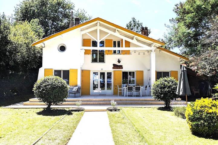 Location de vacances pour 12 personnes, avec Terrasse et Jardin dans Plage de Maubuisson