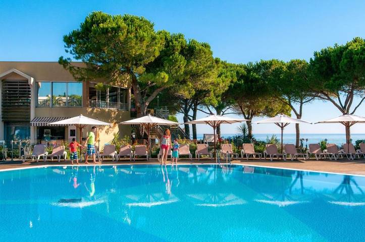 Parc de vacances pour 4 personnes, avec terrasse ainsi que jardin et piscine à Taglio-Isolaccio - 2