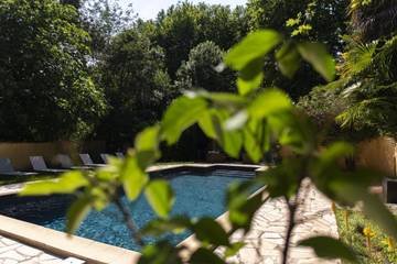 Gîte pour 6 personnes, avec terrasse ainsi que piscine et jardin à Conques-sur-Orbiel