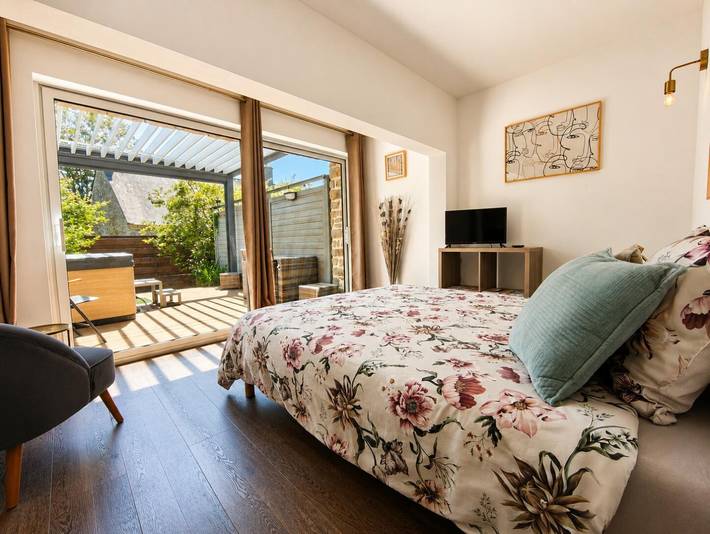 Gîte pour 2 personnes, avec Jacuzzi et Terrasse ainsi que Jardin et Vue à Surzur - 3