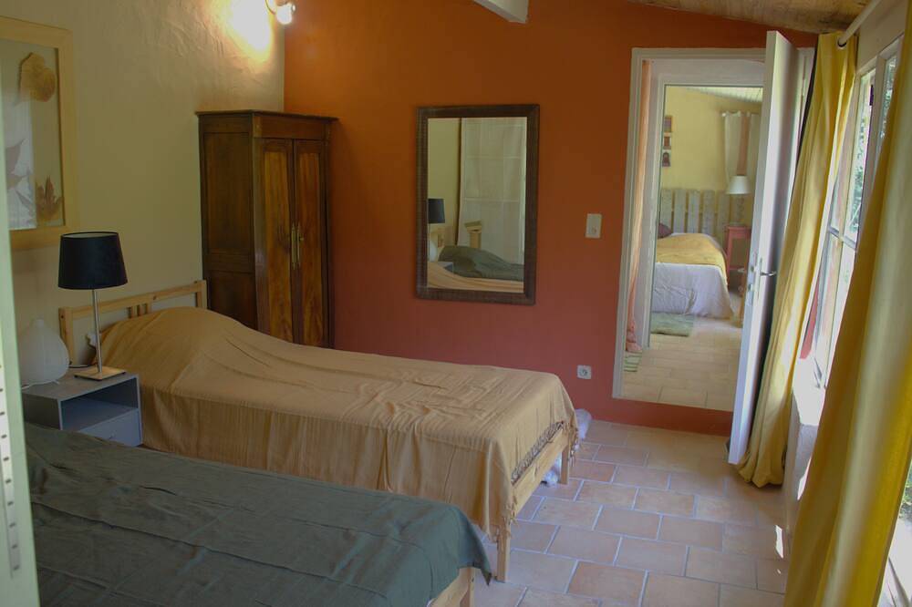 Orangerie au pied d'un château in Vallabrix, Région de Nîmes