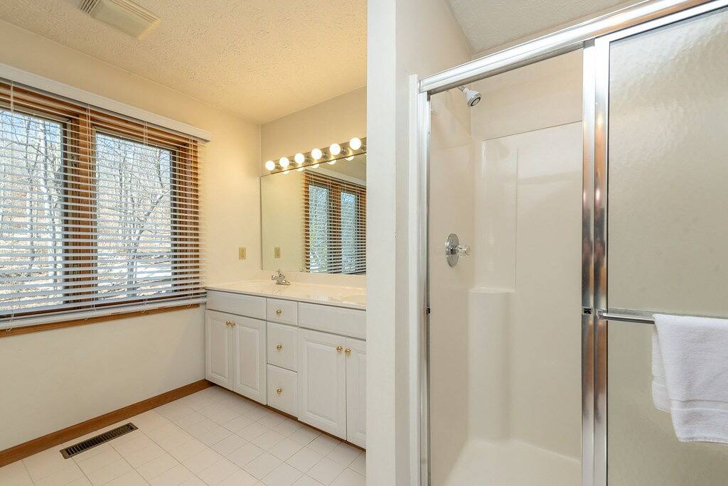 Vacation House for 20 Guests in Deep Creek Lake, Garrett County