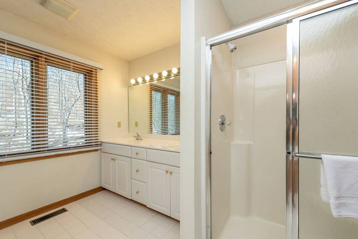 Vacation house for 20 people, with balcony and sauna as well as hot tub, with pets in Maryland