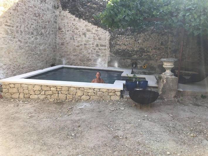 Chambre d’hôte pour 5 personnes, avec terrasse et vue ainsi que piscine et jardin dans le Luberon - 2