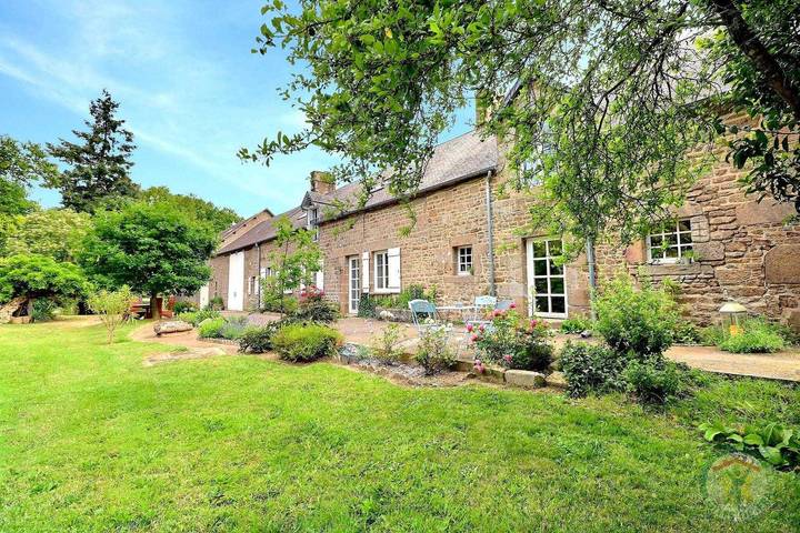 Chambre d’hôte pour 4 personnes, avec Terrasse ainsi que Jardin et Vue à Landéan
