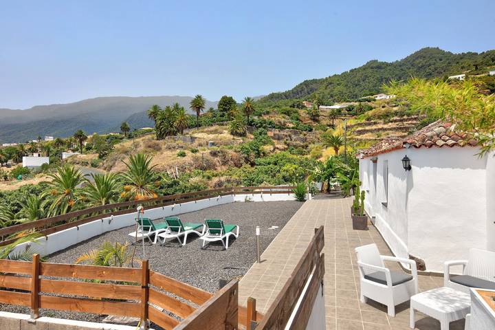 Casa de vacaciones 'Nando' con vistas al mar, terraza privada y Wi-Fi in Los Álamos (Islas Canarias), Santa Cruz de La Palma