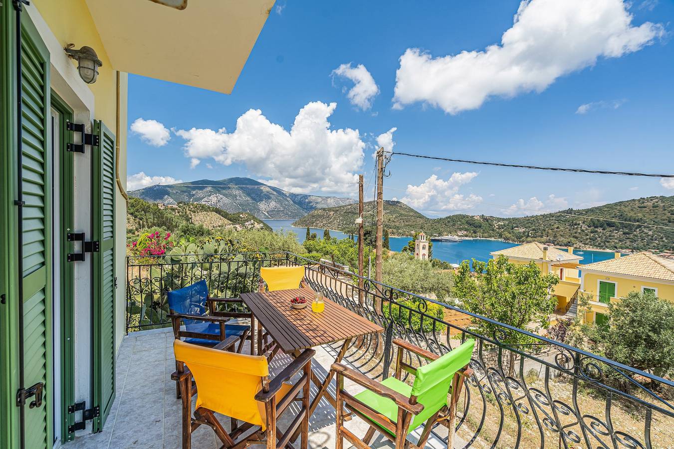 Studio entier, Studio 'Veronis 3' avec vue sur la mer, piscine partagée et Wi-Fi. in Vathy, Ithaque