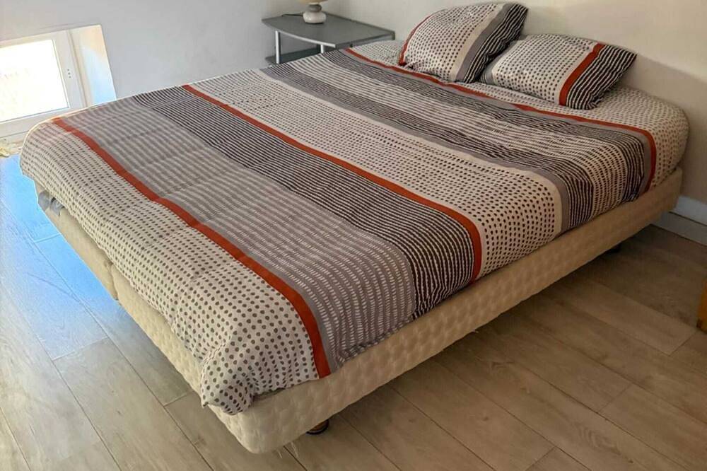 Entire apartment, 3Rd Floor Apartment Under The Slopes in Saint-Chamond, Pilat Regional Nature Park