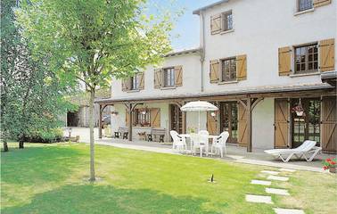 Gîte pour 10 personnes, avec jardin ainsi que terrasse et piscine à Louzy