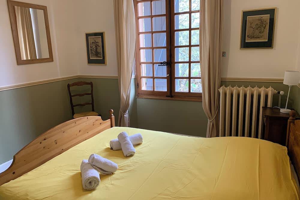 Ferme provençale ou maison de famille du 18ème siècle in Pourrières, Région de Brignoles