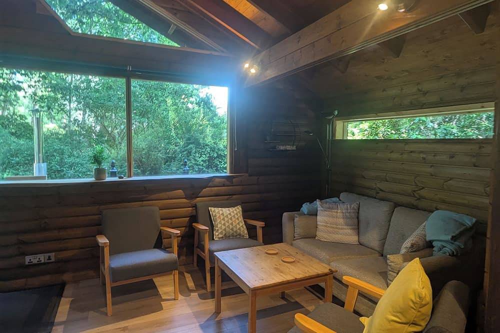 Onni - cosy forest cabin with hot tub option in St. Leonards and St. Ives, Dorset