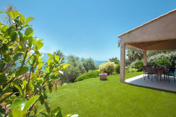 Parc de vacances pour 5 personnes, avec jacuzzi et piscine ainsi que bassin pour enfant et jardin en Corse - 3