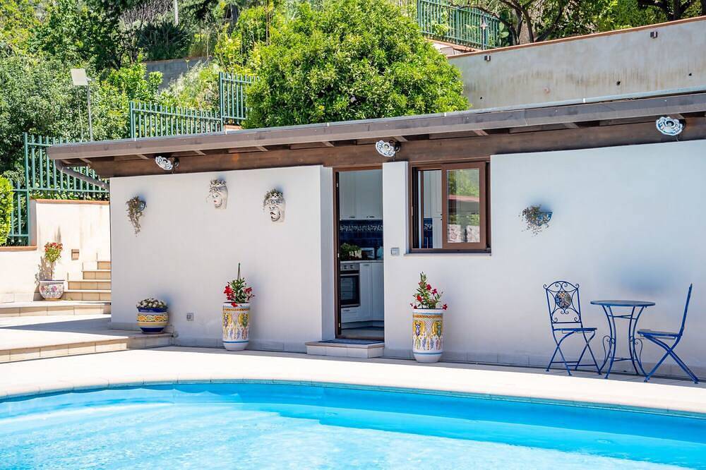 Ganze Wohnung, Villa Agave - Room & Pool in Gaggi, Messina Provinz
