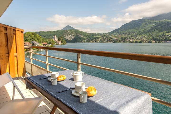 Location de vacances pour 2 personnes, avec vue sur le lac et balcon sur le Lac d'Annecy