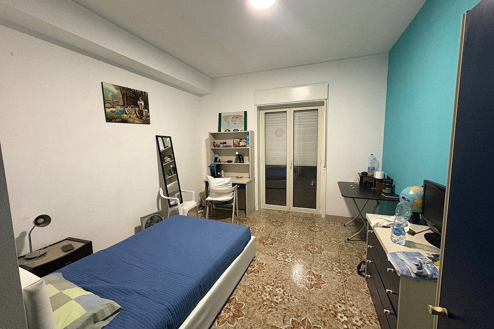 Downtown villa very close to Fs station, airport and port, restaurants in Brindisi, Salento