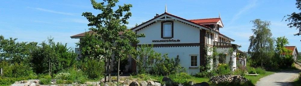 Ganze Ferienwohnung, Erdgeschoss, überdachte Terrasse, Familienbett, Holzfußboden in Grube, Ostholstein