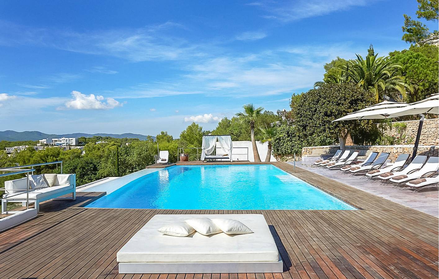 Sea View Apartment with Pool, AC, and Parking in Cap Martinet, Santa Eulària des Riu