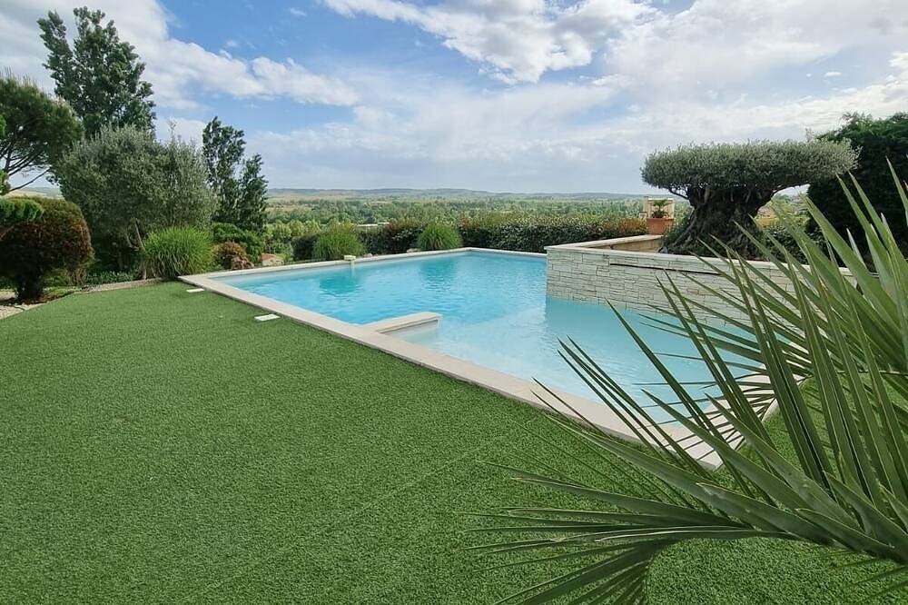 Maison magnifique 240 m2 avec piscine face au lac in Beaumont-de-Lomagne, Tarn-et-Garonne