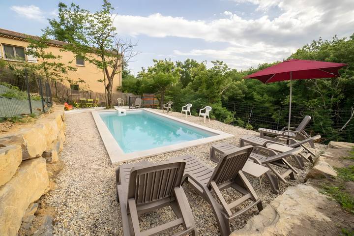 Villa pour 6 personnes, avec bassin pour enfant et jardin, animaux acceptés en Ardèche
