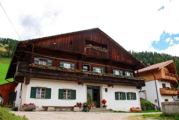 Ferienwohnung für 3 Personen, mit Balkon und Garten sowie Ausblick in Sexten