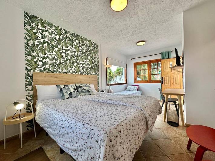 Hotel for 4 people, with garden and view as well as pool and sauna, with pets - 1