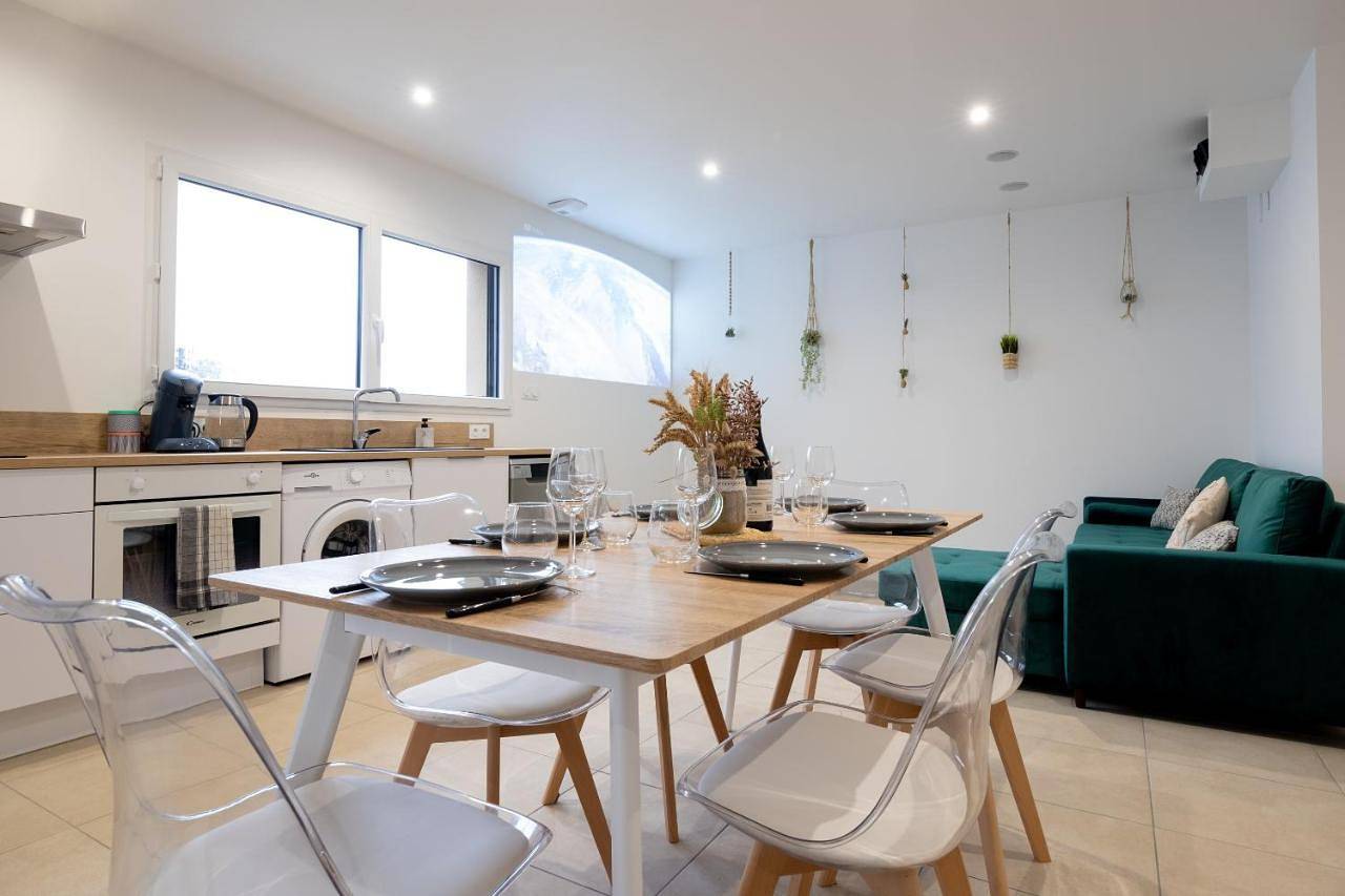 Appartement entier, Apartment with Terrace in La Gacilly, Région de Vannes