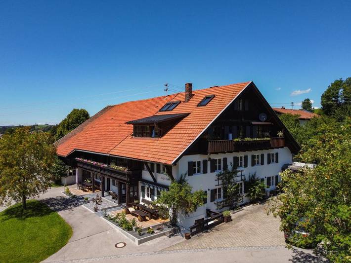 Ferienwohnung für 10 Personen, mit Balkon und Terrasse sowie Garten in Nesselwang
