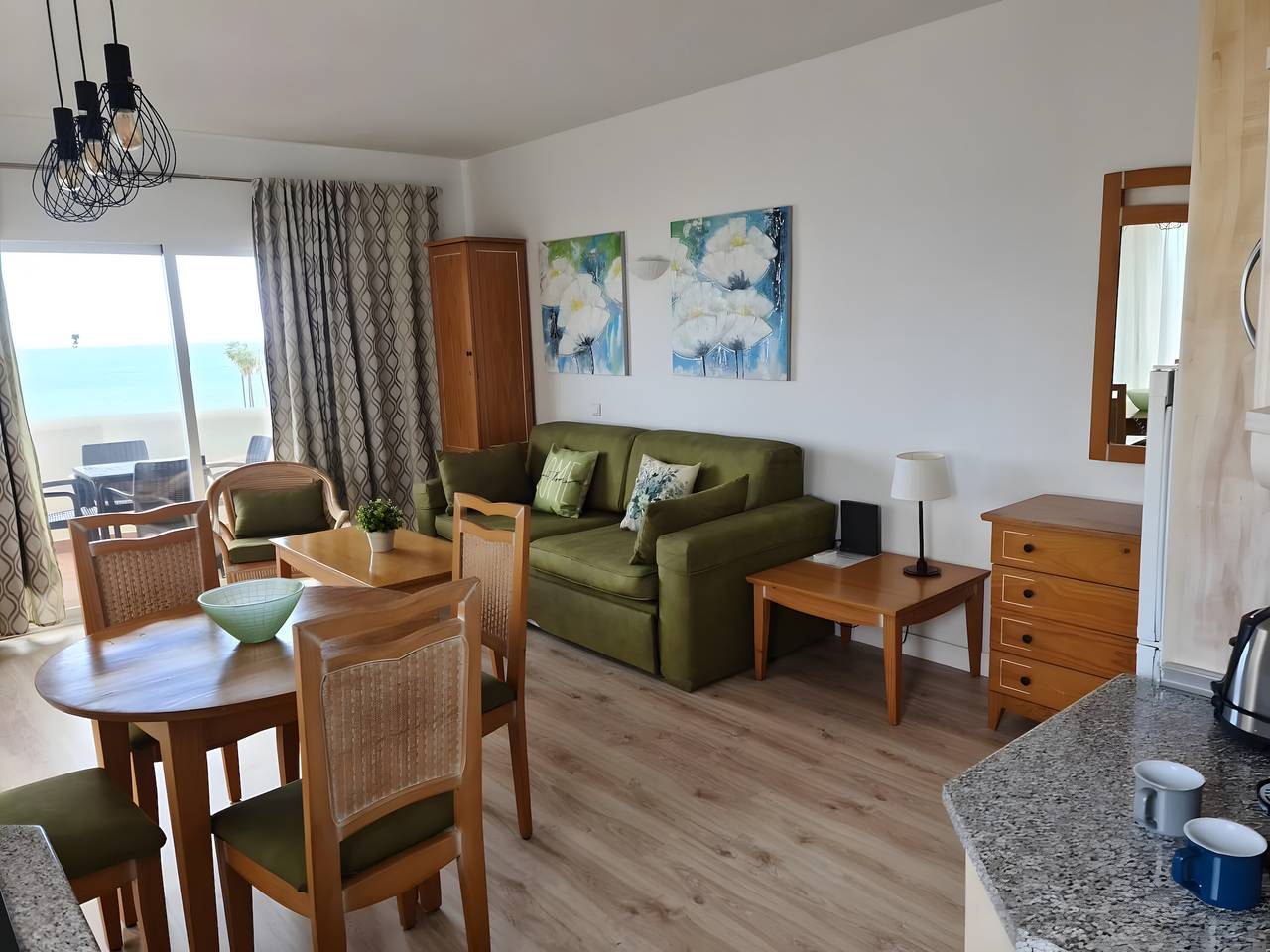 Entire apartment, Apartment 'Benalbeach Sea Front' with Sea View, Wi-Fi and Air Conditioning in Benalmádena Costa, Benalmádena