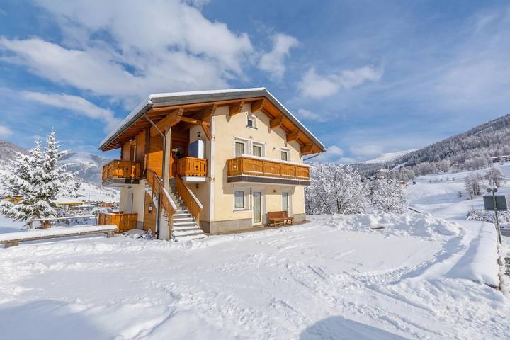 Hütte für 7 Personen, mit Balkon und Terrasse in Livigno