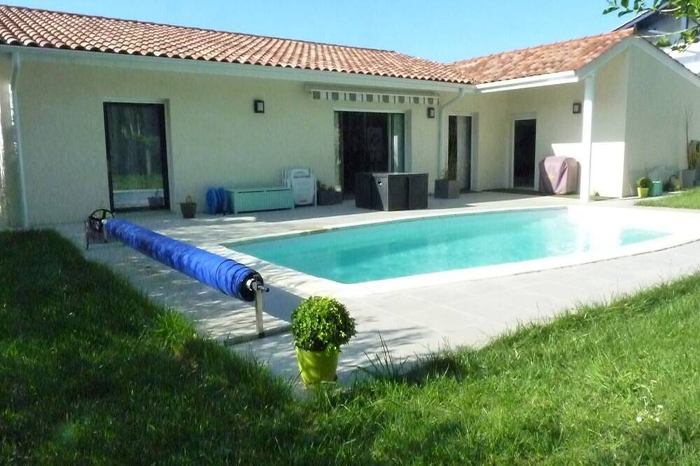 Family villa with pool and garden in Anglet, Region de Bayona