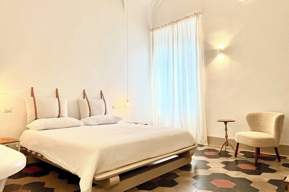 Appartement entier, Downtown apartment with in-room bath and wide vaulted ceilings in Viterbo, Province de Viterbo