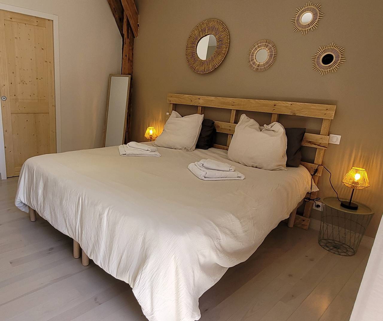 Chambre d’hôtes « Chambre Margeride » avec terrasse privée,  in Soulages, Région de Saint-Flour