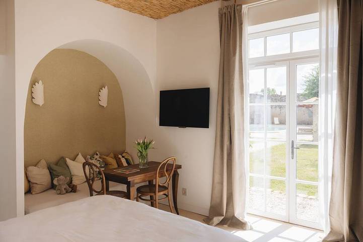 Gîte pour 3 personnes, avec Terrasse ainsi que Jardin et Piscine à Saint-Seurin-de-Cadourne