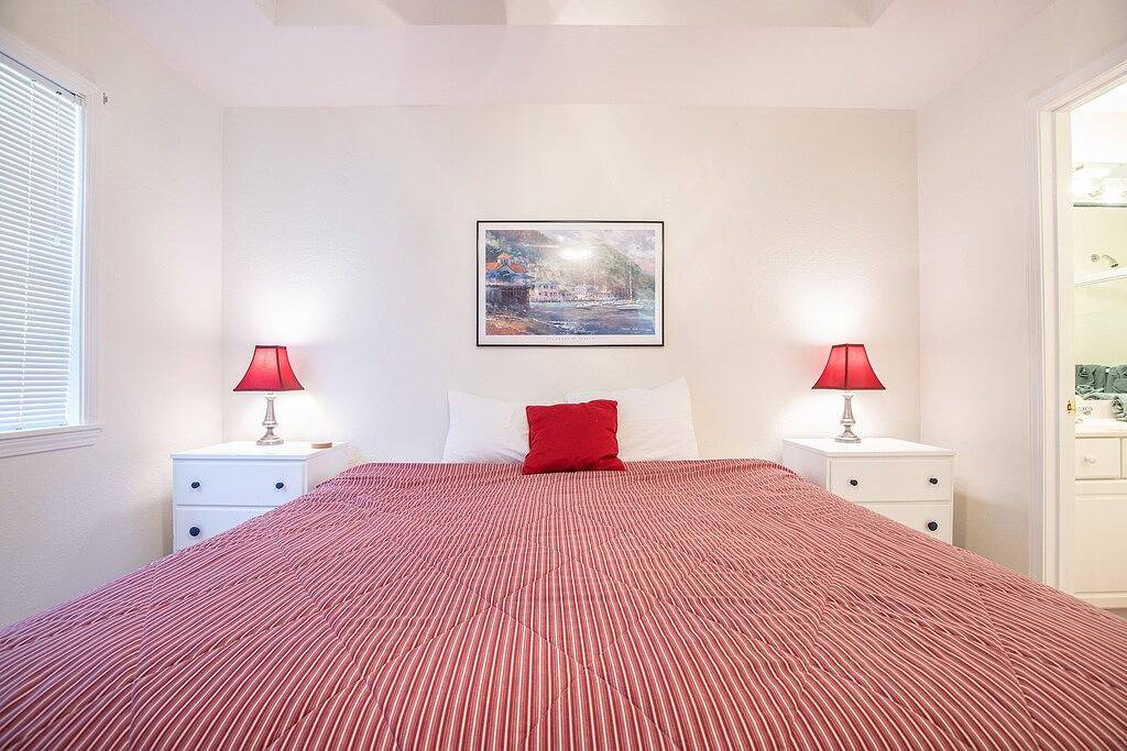 Ganze Wohnung, Breathtaking Views - Two Pools - Enclosed Balcony in Lake Ozark, Lake of the Ozarks