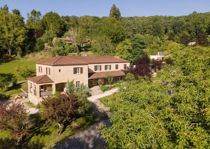 Camping pour 5 personnes, avec bassin pour enfant ainsi que piscine et jardin, animaux acceptés à Sarlat-la-Canéda - 2