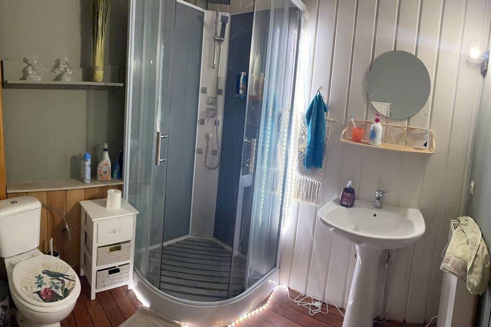 2 Rustikale Blockhütten auf Idyllisch Gelegenem Reiterhof in Ban-de-Sapt, Saint-Dié-des-Vosges